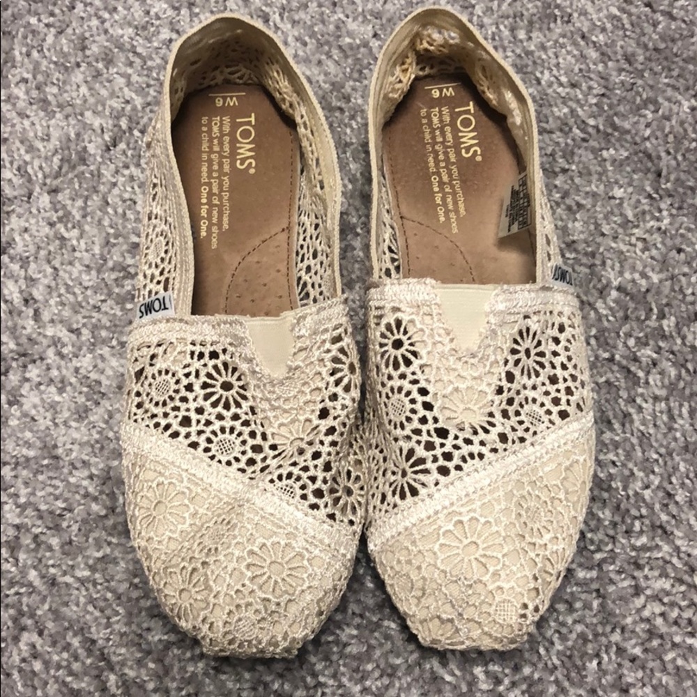 Toms size 6